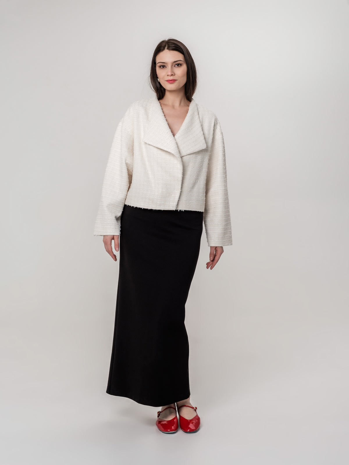 Loose fit white blazer with lapel collar